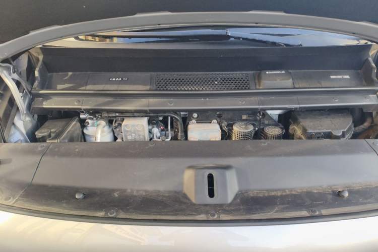 Used Li Auto MEGA 2025 Home Family Special Edition Engine Bay