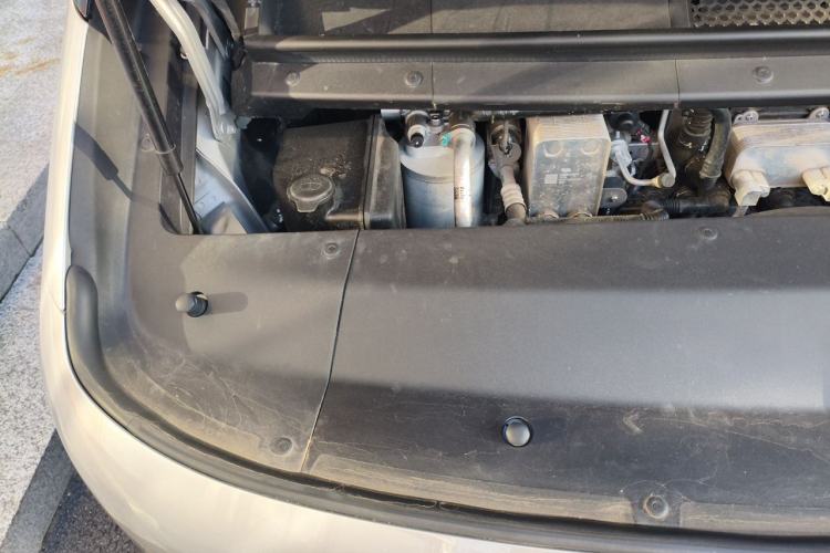 Used Li Auto MEGA 2025 Home Family Special Edition Engine Bay Right