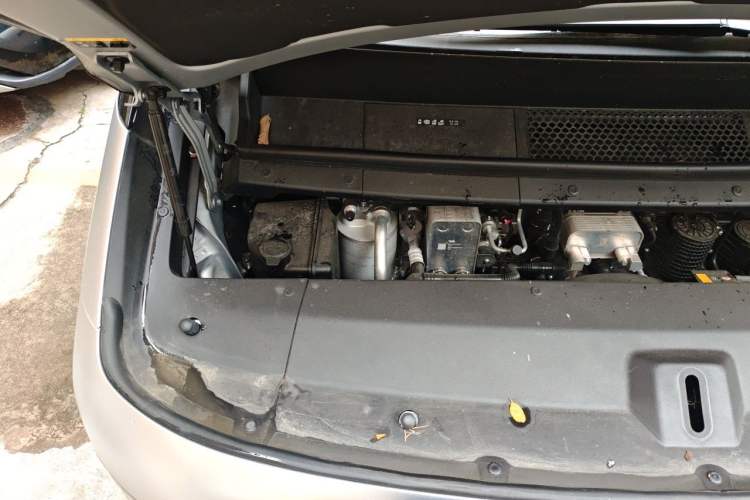Used Li Auto MEGA 2025 Home Family Special Edition Engine Bay Right