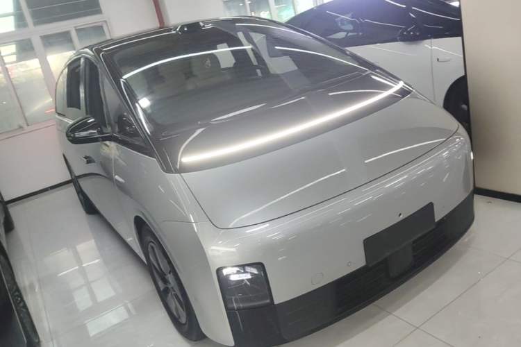 Used Li Auto MEGA 2025 Home Family Special Edition Exterior 1