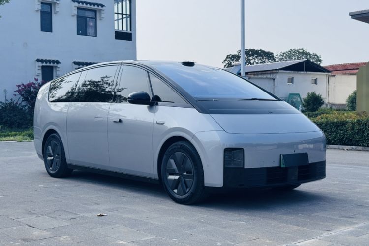 Used Li Auto MEGA 2025 Home Family Special Edition Exterior 2
