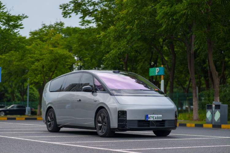 Used Li Auto MEGA 2025 Home Family Special Edition Exterior 2