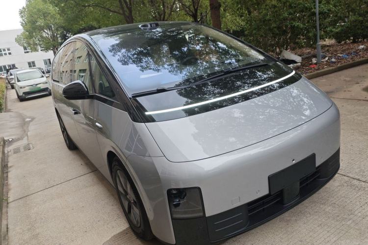 Used Li Auto MEGA 2025 Home Family Special Edition Exterior 2