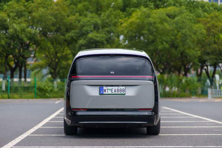 Used Li Auto MEGA 2025 Home Family Special Edition Exterior 3