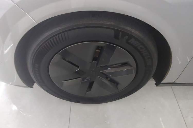 Used Li Auto MEGA 2025 Home Family Special Edition Exterior 4