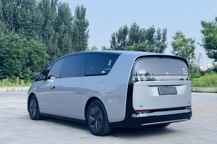 Used Li Auto MEGA 2025 Home Family Special Edition Exterior 4