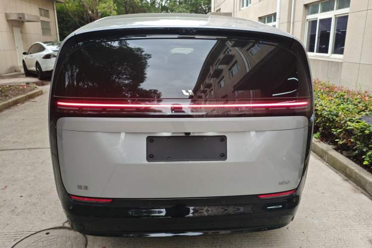 Used Li Auto MEGA 2025 Home Family Special Edition Exterior 4