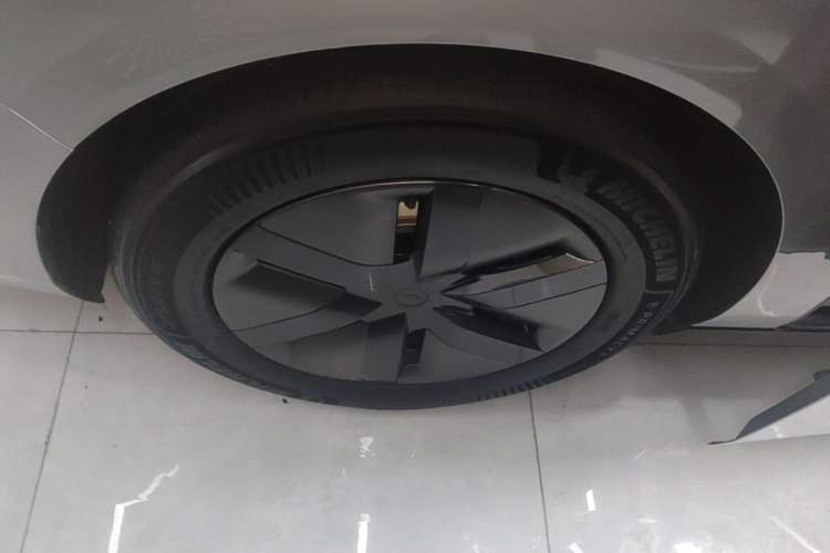 Used Li Auto MEGA 2025 Home Family Special Edition Exterior 5