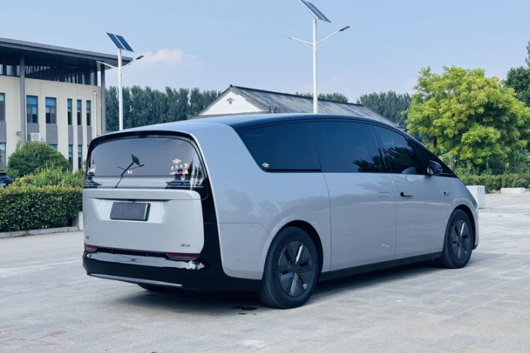 Used Li Auto MEGA 2025 Home Family Special Edition Exterior 5