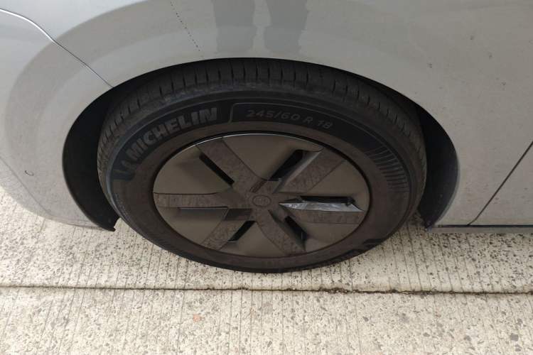 Used Li Auto MEGA 2025 Home Family Special Edition Exterior 7
