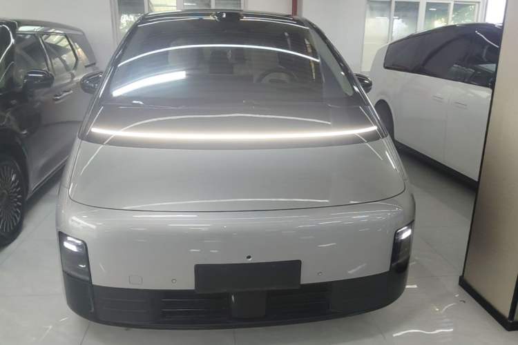 Used Li Auto MEGA 2025 Home Family Special Edition Front