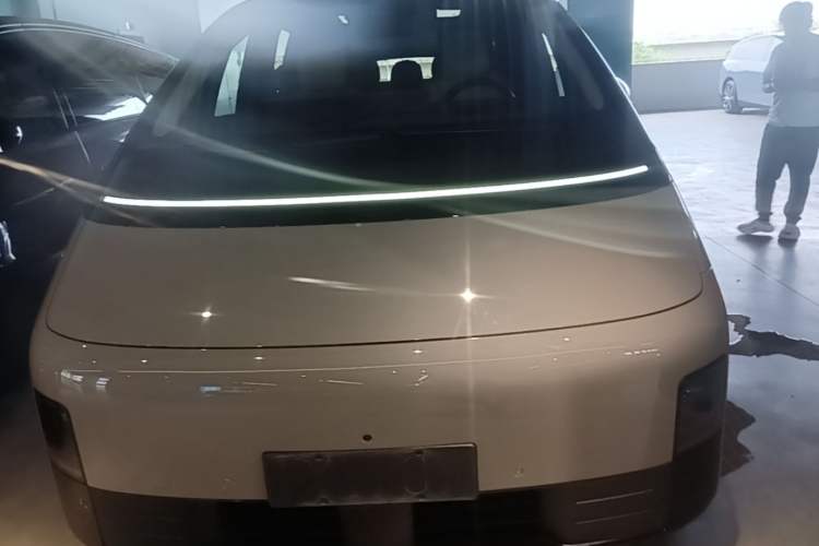 Used Li Auto MEGA 2025 Ultra Smart Refreshed Edition Front
