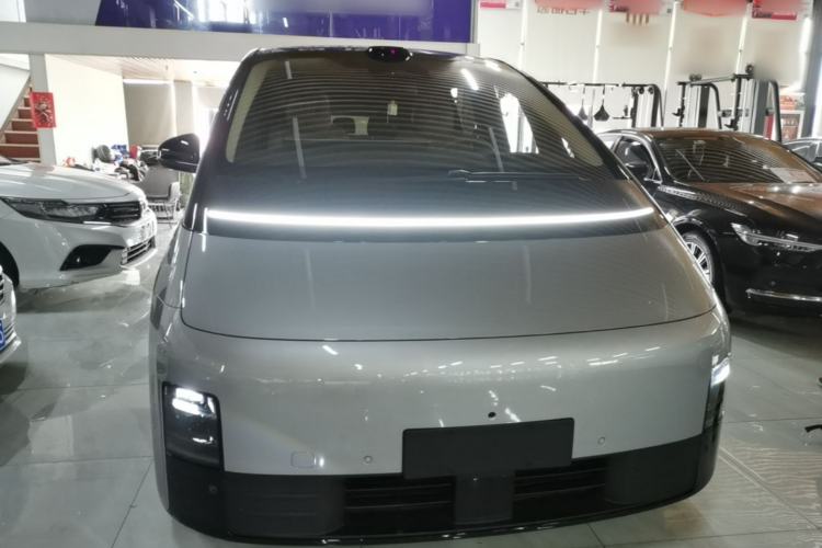 Used Li Auto MEGA 2025 Home Family Special Edition Front
