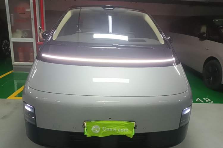 Used Li Auto MEGA 2025 Home Family Special Edition Front