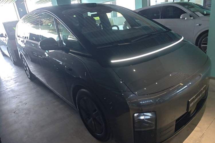 Used Li Auto MEGA 2025 Ultra Smart Refreshed Edition Front Right 45 Deg