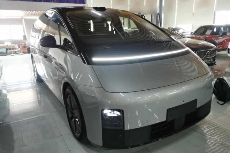 Used Li Auto MEGA 2025 Home Family Special Edition Front Right 45 Deg