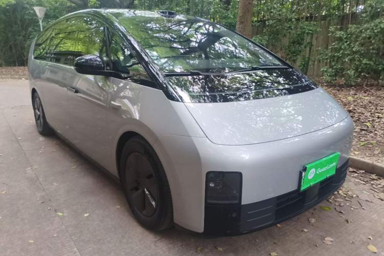 Used Li Auto MEGA 2025 Home Family Special Edition Front Right 45 Deg
