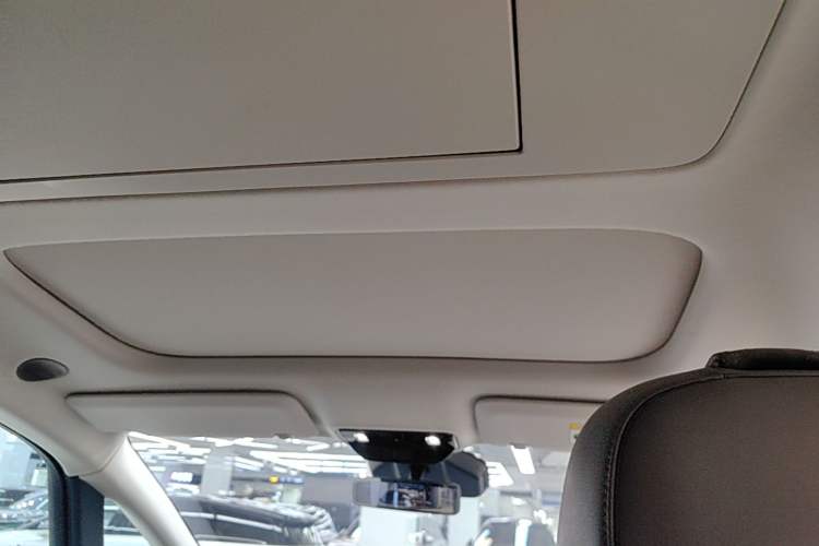Used Li Auto MEGA 2025 Home Family Special Edition Headliner