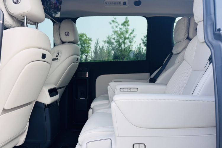 Used Li Auto MEGA 2025 Home Family Special Edition Interior 2