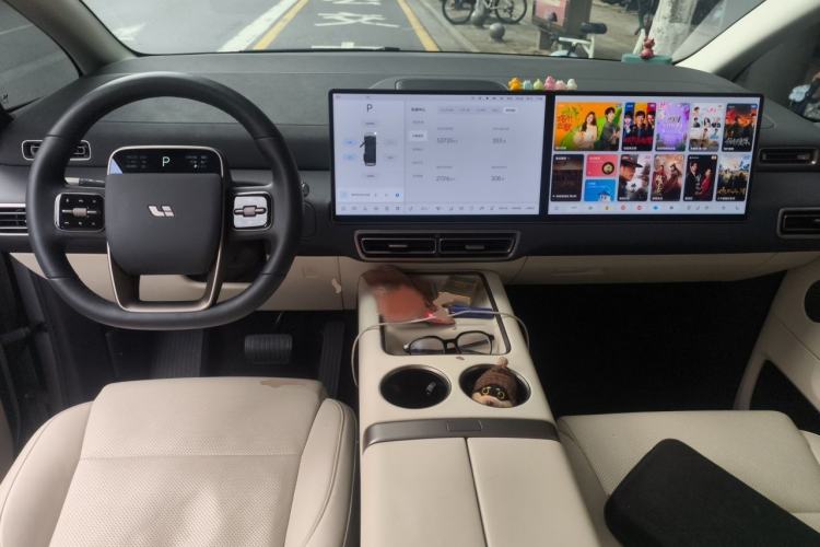 Used Li Auto MEGA 2025 Home Family Special Edition Interior 2