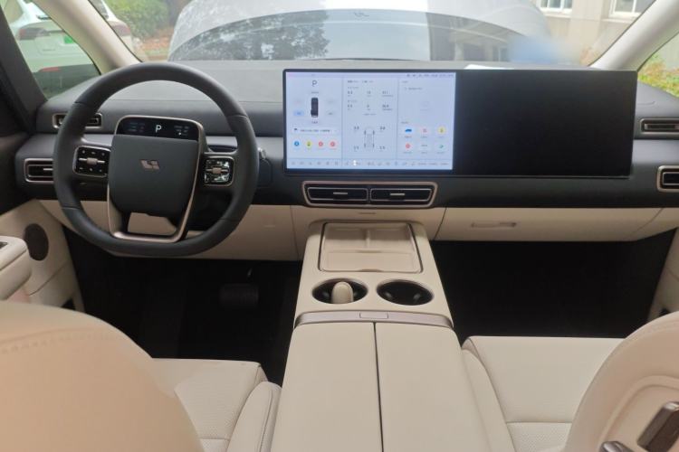 Used Li Auto MEGA 2025 Home Family Special Edition Interior 2