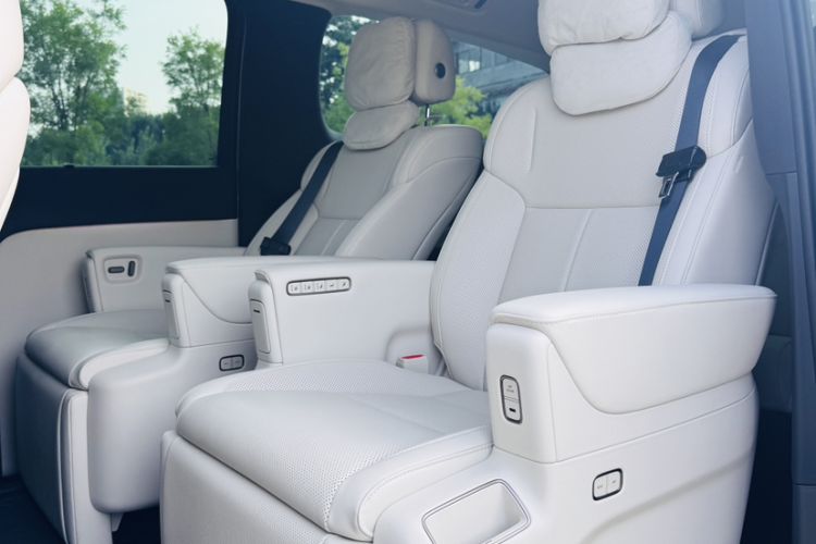 Used Li Auto MEGA 2025 Home Family Special Edition Interior 3
