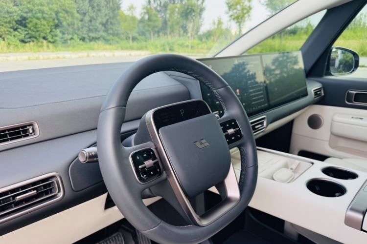 Used Li Auto MEGA 2025 Home Family Special Edition Interior 4