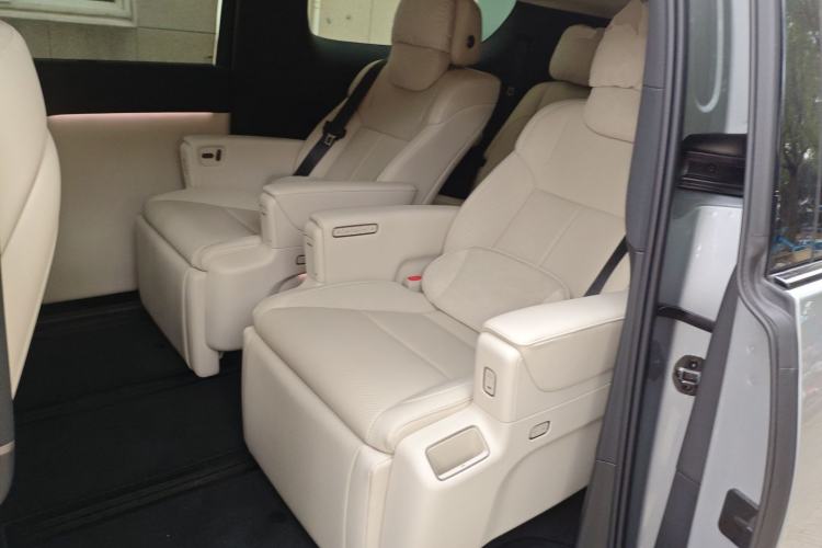 Used Li Auto MEGA 2025 Home Family Special Edition Interior 4