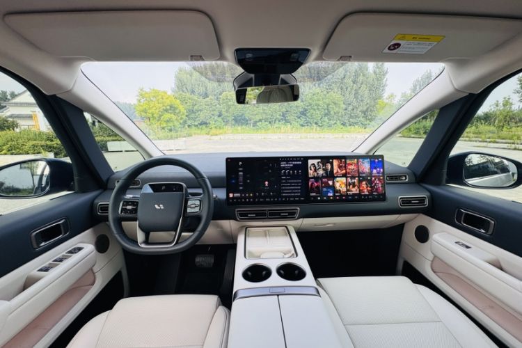 Used Li Auto MEGA 2025 Home Family Special Edition Interior 6