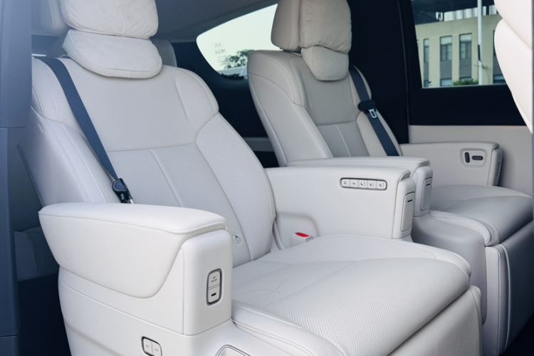 Used Li Auto MEGA 2025 Home Family Special Edition Interior 7