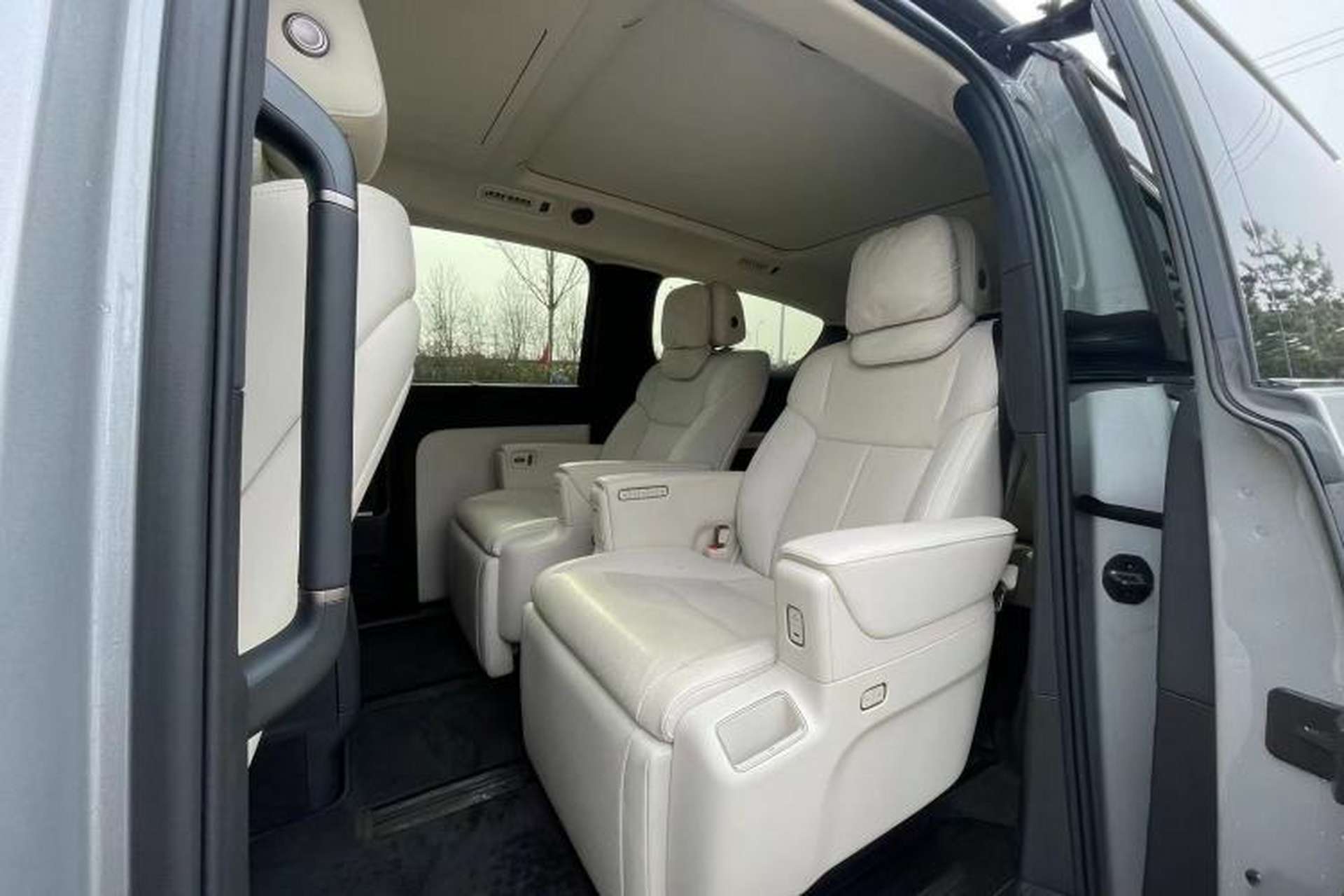 Used Li Auto MEGA 2025 Home Family Special Edition Interior 7