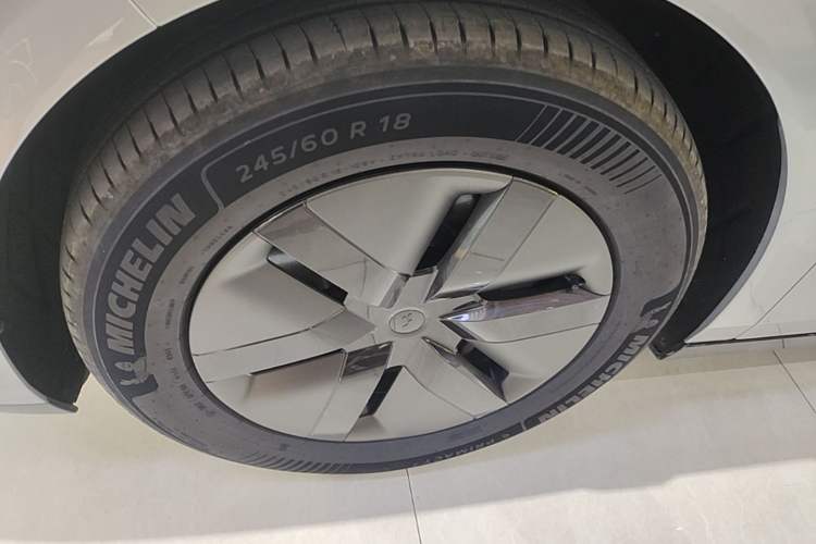 Used Li Auto MEGA 2025 Home Family Special Edition Left Front Wheel Hub