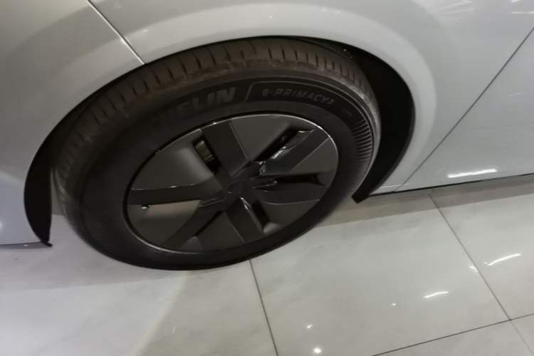 Used Li Auto MEGA 2025 Home Family Special Edition Left Front Wheel Hub