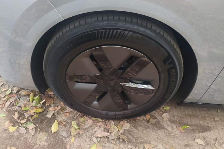 Used Li Auto MEGA 2025 Home Family Special Edition Left Front Wheel Hub