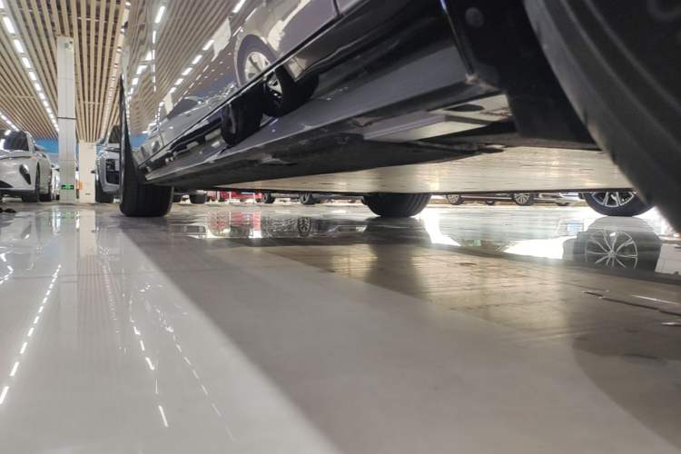 Used Li Auto MEGA 2025 Home Family Special Edition Left Side Sill