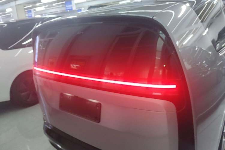 Used Li Auto MEGA 2025 Home Family Special Edition Rear