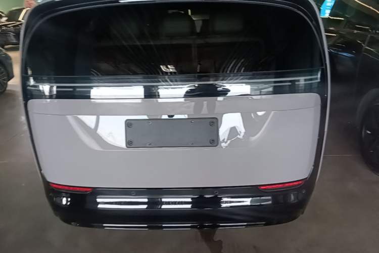 Used Li Auto MEGA 2025 Ultra Smart Refreshed Edition Rear
