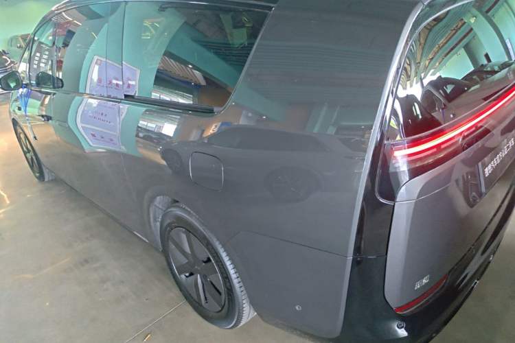 Used Li Auto MEGA 2025 Ultra Smart Refreshed Edition Rear Left 45 Deg