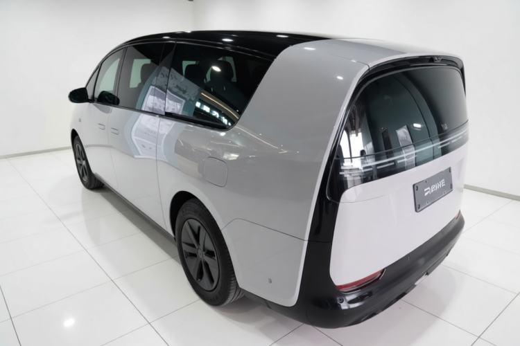 Used Li Auto MEGA 2025 Ultra Smart Refreshed Edition Rear Left 45 Deg