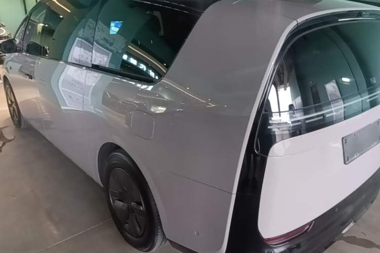 Used Li Auto MEGA 2025 Ultra Smart Refreshed Edition Rear Left 45 Deg