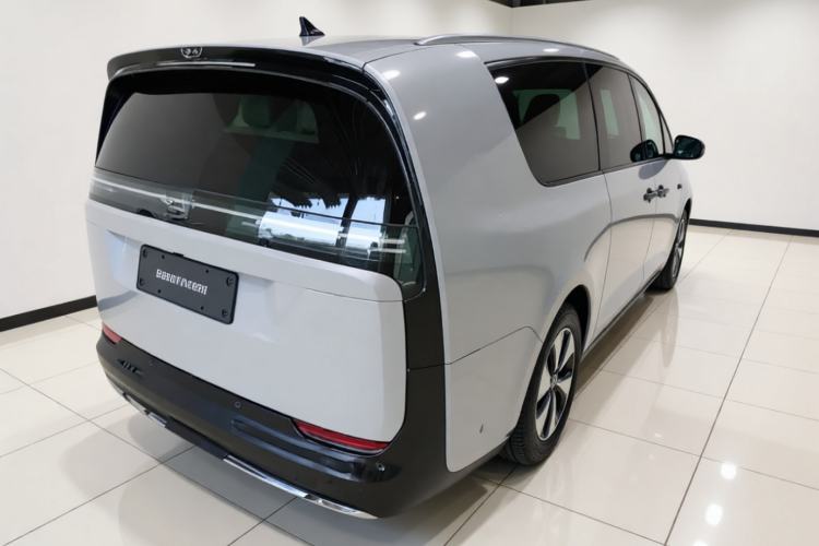 Used Li Auto MEGA 2025 Ultra Smart Refreshed Edition Rear Right 45 Deg
