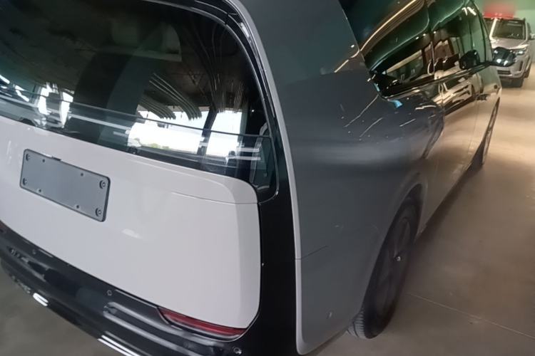 Used Li Auto MEGA 2025 Ultra Smart Refreshed Edition Rear Right 45 Deg