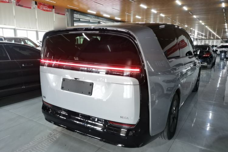 Used Li Auto MEGA 2025 Home Family Special Edition Rear Right 45 Deg