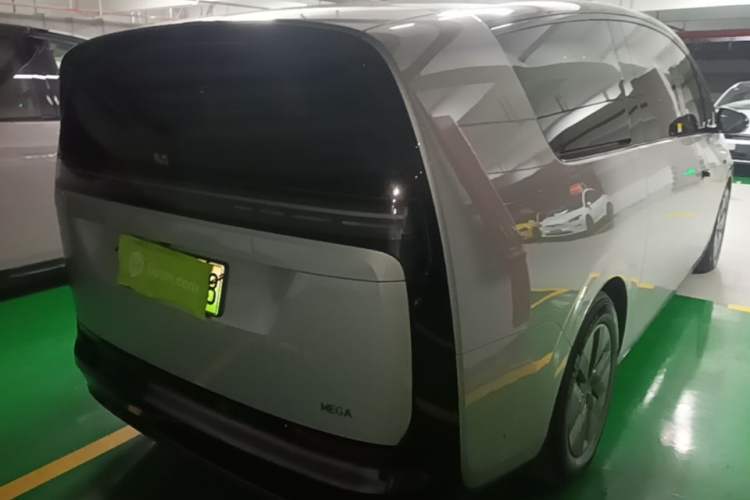 Used Li Auto MEGA 2025 Home Family Special Edition Rear Right 45 Deg