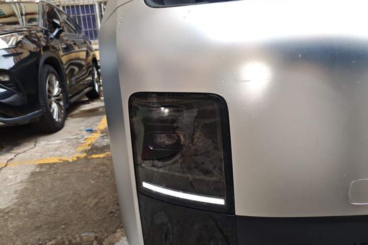 Used Li Auto MEGA 2025 Home Family Special Edition Right Front Headlight