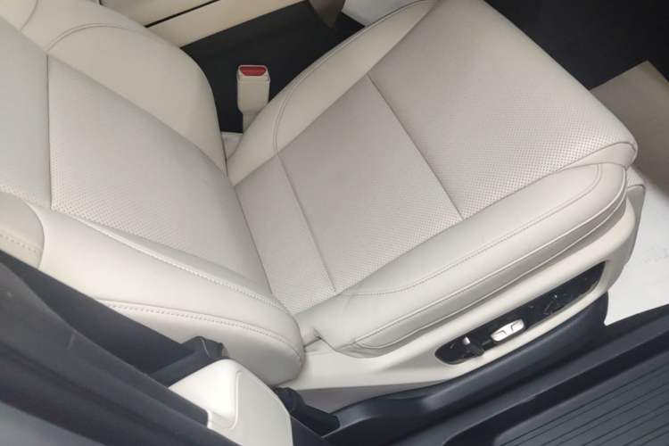 Used Li Auto MEGA 2025 Home Family Special Edition Right Front Seat
