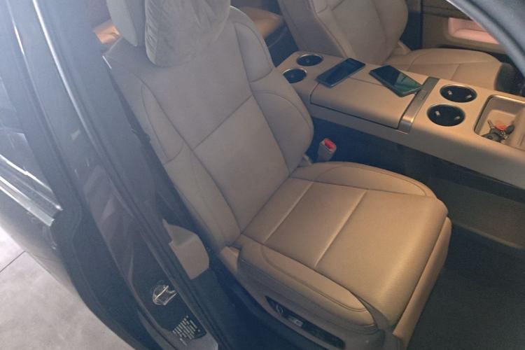 Used Li Auto MEGA 2025 Ultra Smart Refreshed Edition Right Front Seat