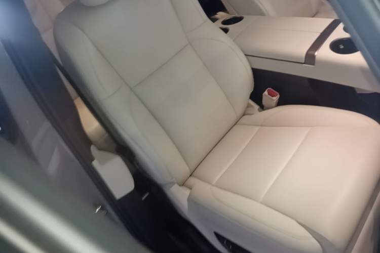Used Li Auto MEGA 2025 Ultra Smart Refreshed Edition Right Front Seat