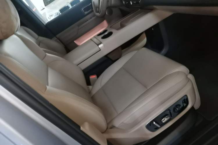 Used Li Auto MEGA 2025 Home Family Special Edition Right Front Seat