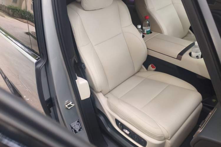 Used Li Auto MEGA 2025 Home Family Special Edition Right Front Seat